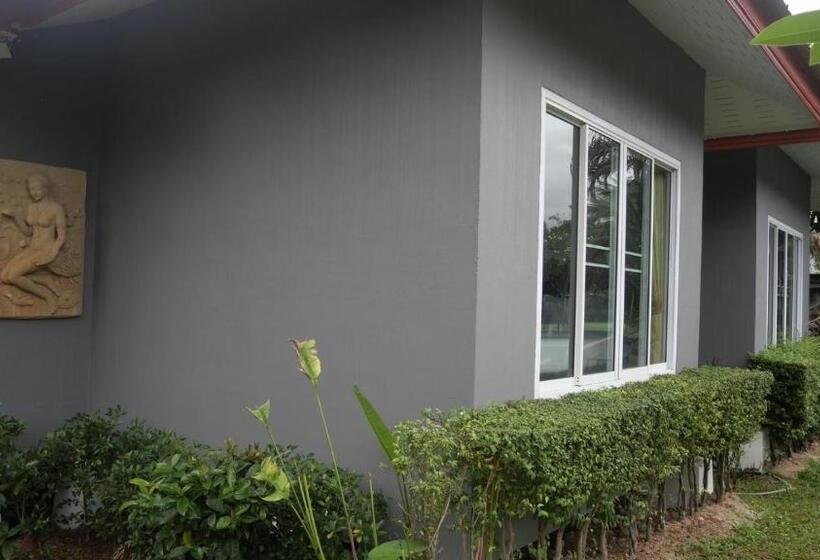 Airport Garden Resort