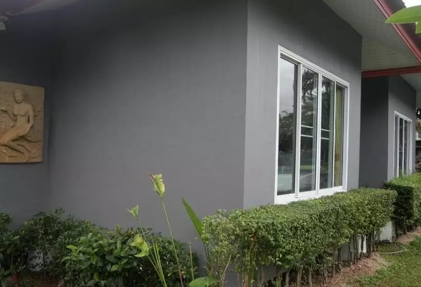 Airport Garden Resort
