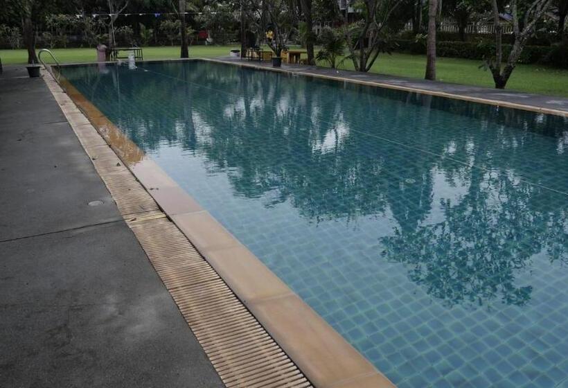 Airport Garden Resort