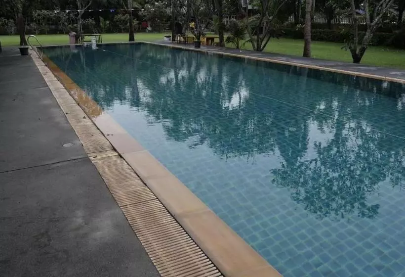 Airport Garden Resort