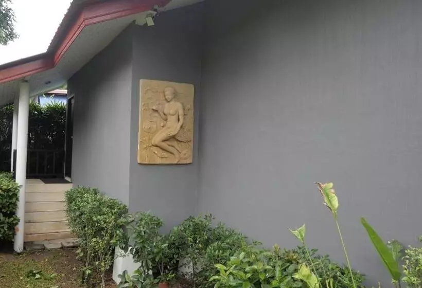 Airport Garden Resort
