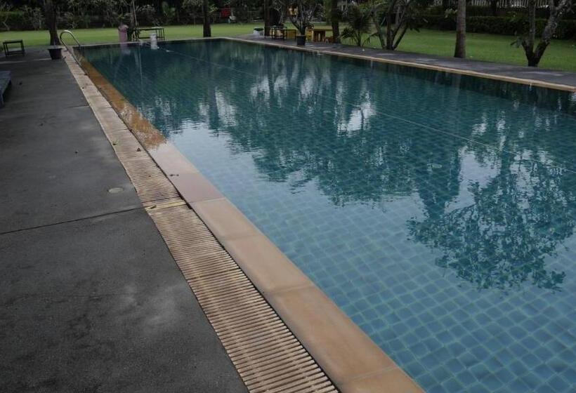 Airport Garden Resort