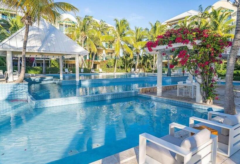 The Yacht Club Penthouse C14