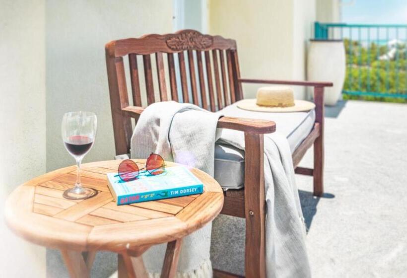 The Yacht Club Penthouse C14