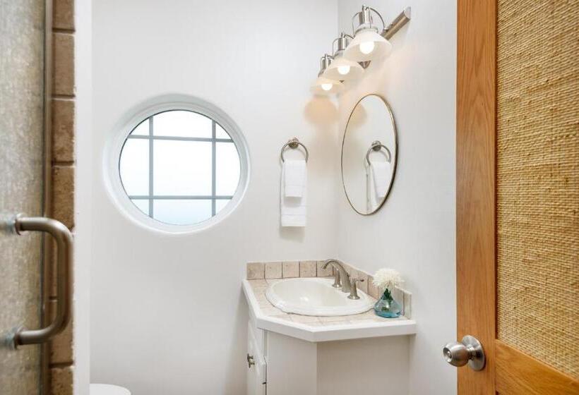 The Yacht Club Penthouse C14