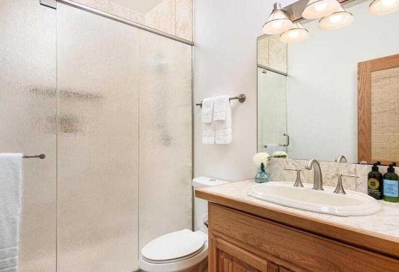 The Yacht Club Penthouse C14