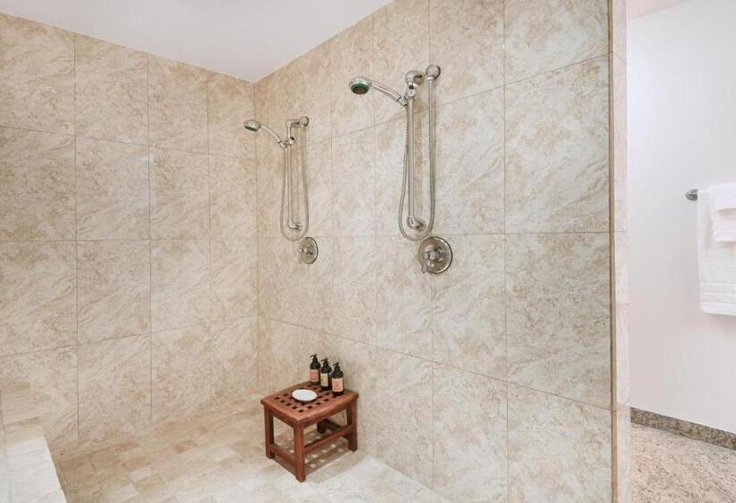 The Yacht Club Penthouse C14