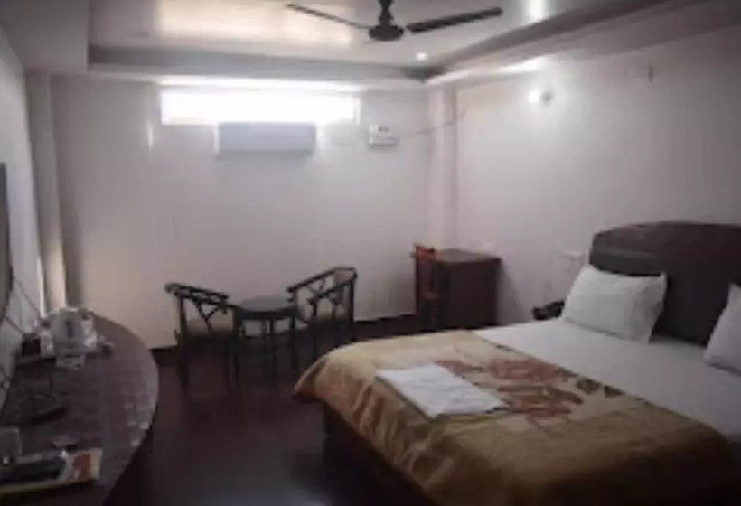 ホテル Midway & Zaika Restaurant Bihar