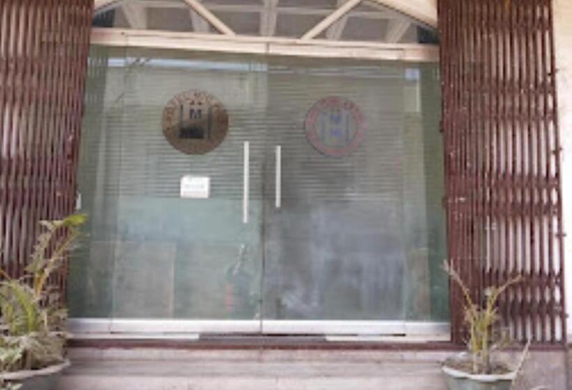 ホテル Midway & Zaika Restaurant Bihar