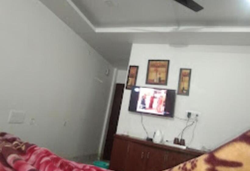 ホテル Midway & Zaika Restaurant Bihar