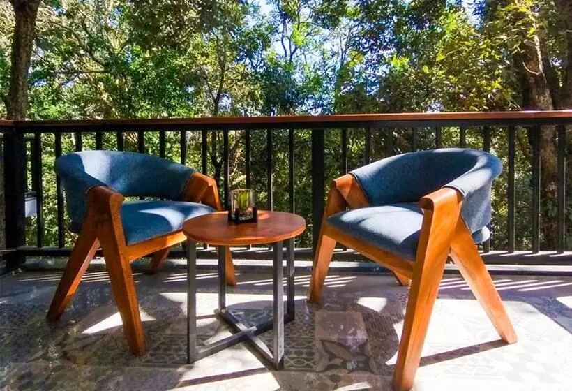 Hotelli Moustache Bhimtal Luxuria, Nainital