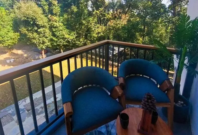 Hotelli Moustache Bhimtal Luxuria, Nainital