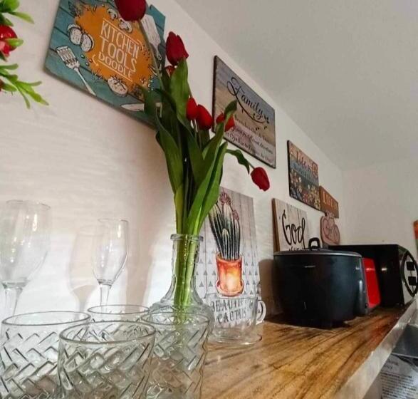 فندق Tagaytay Real Lifestyle Staycation