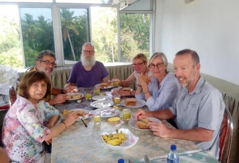 هتل Tamaara Inn Beach Resort