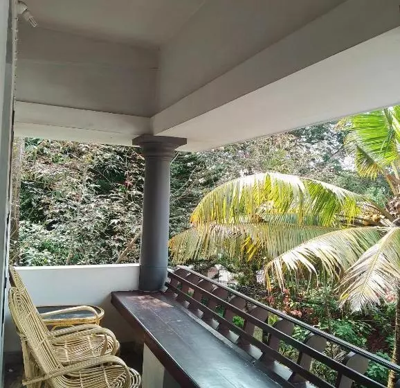 ホテル Tamaara Inn Beach Resort