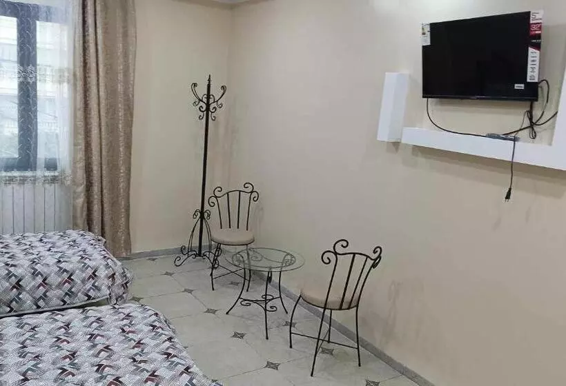 Motel Green Land