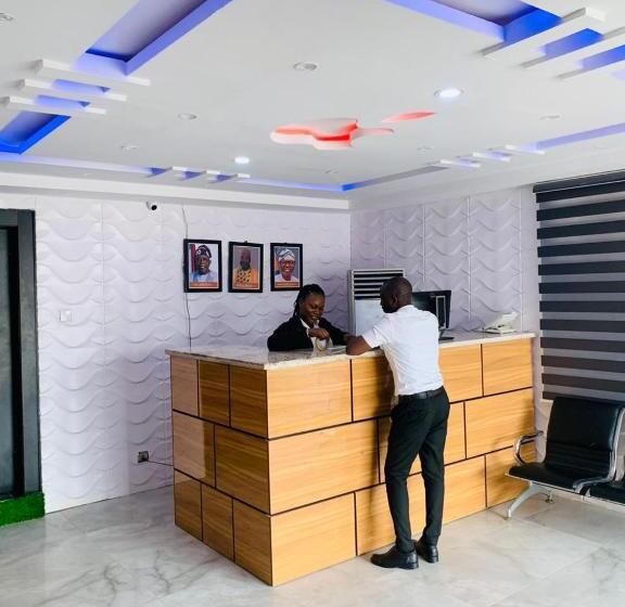 Owee Hotel Apartment And Suites