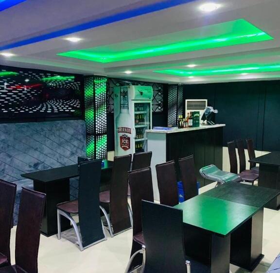 Owee Hotel Apartment And Suites