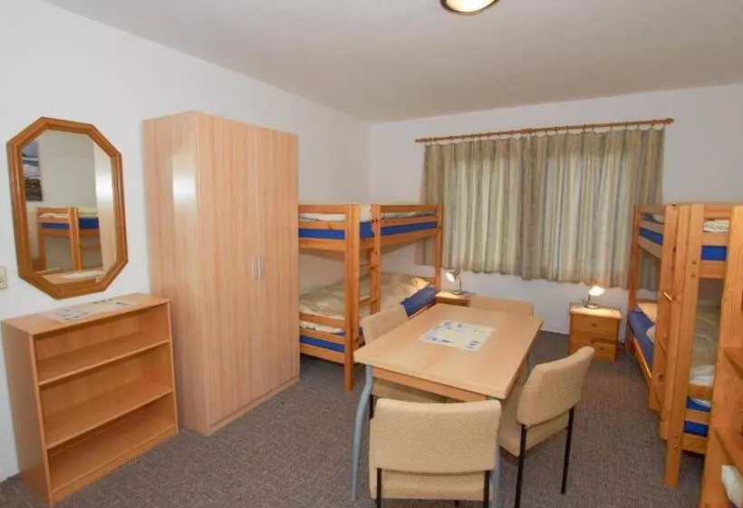 ペンション Familienzimmer Mit Gemeinschaftsbad Fuer 6 Personen Auf Ruegen H5zi1