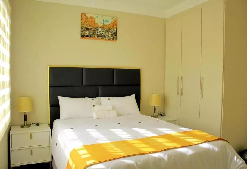 ペンション Njomsguesthouse