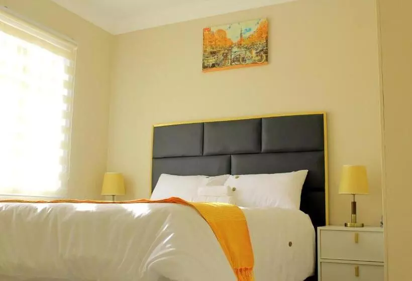 ペンション Njomsguesthouse
