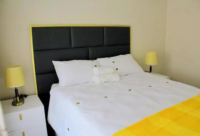 ペンション Njomsguesthouse
