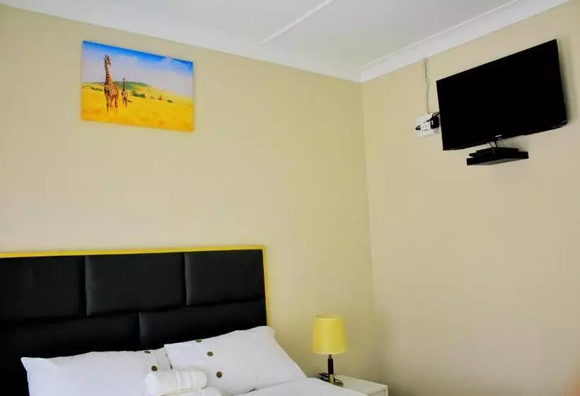 ペンション Njomsguesthouse
