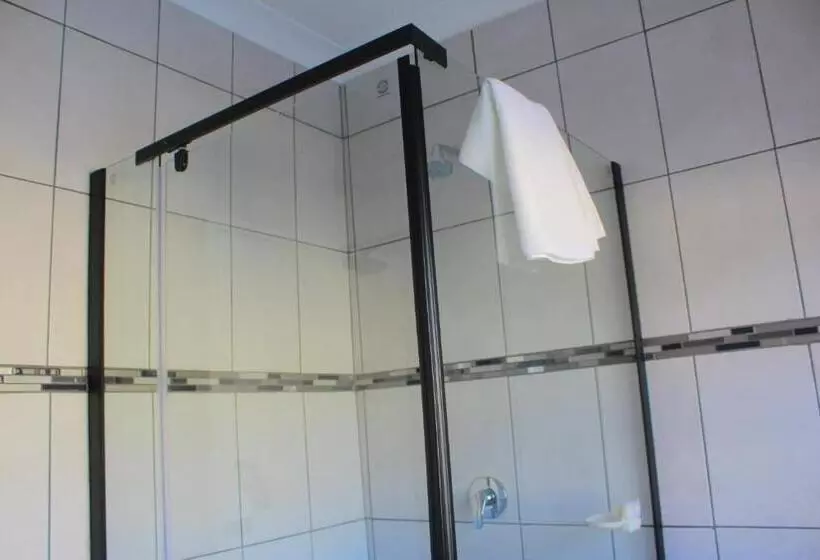 ペンション Njomsguesthouse