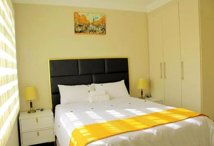 ペンション Njomsguesthouse