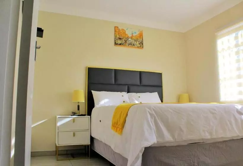 ペンション Njomsguesthouse