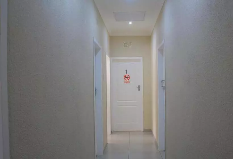 ペンション Njomsguesthouse