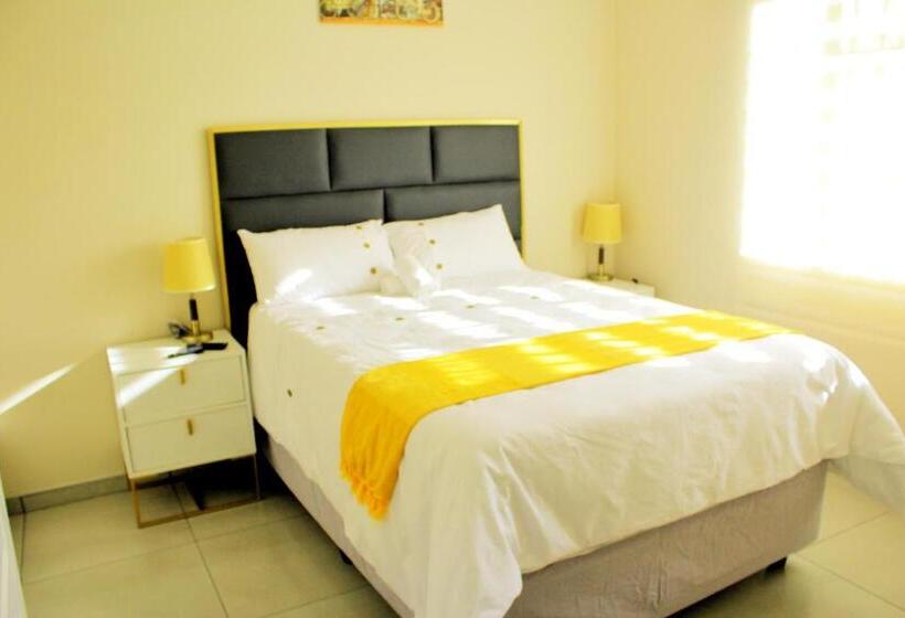 פנסיון Njomsguesthouse