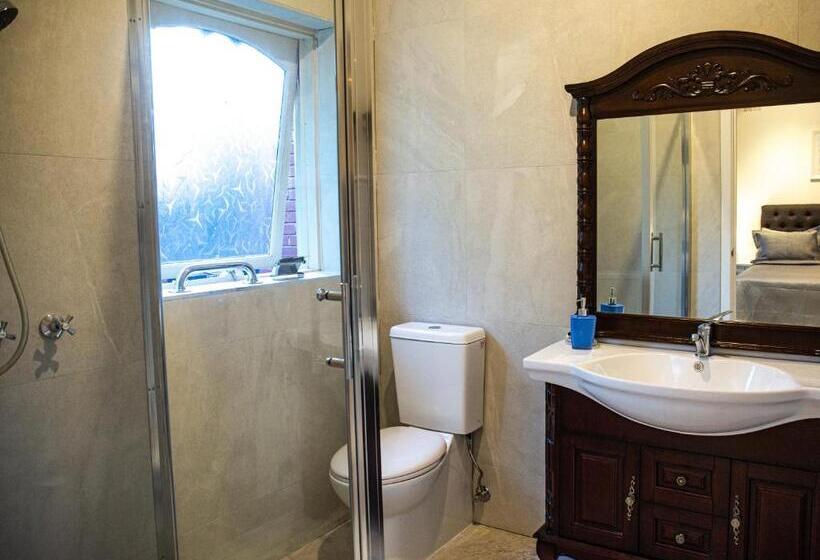 ペンション Pyne House