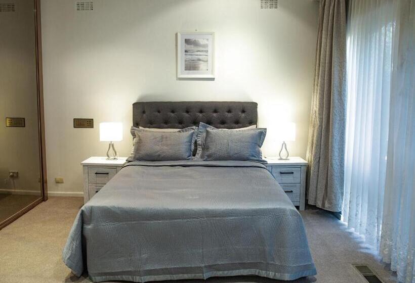 ペンション Pyne House