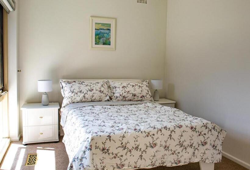 ペンション Pyne House