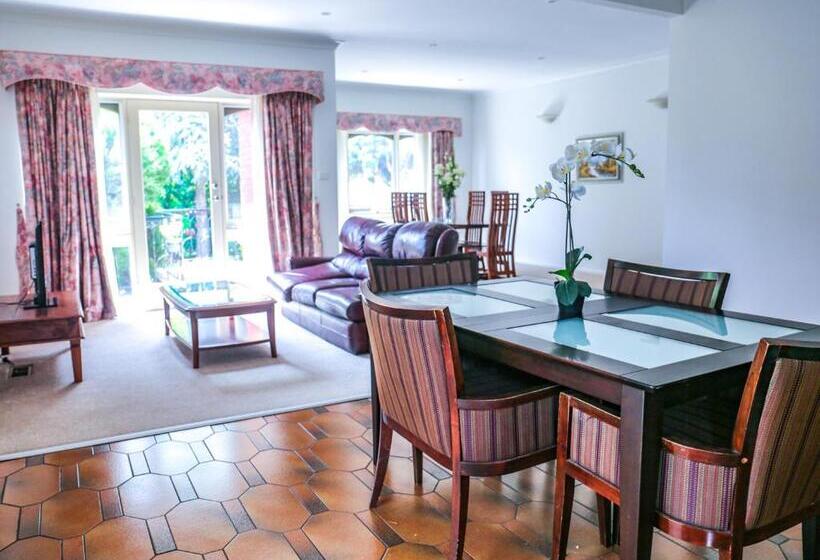 ペンション Pyne House