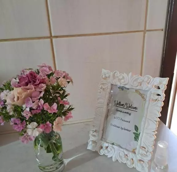 ペンション Rus En Rose Gastehuis