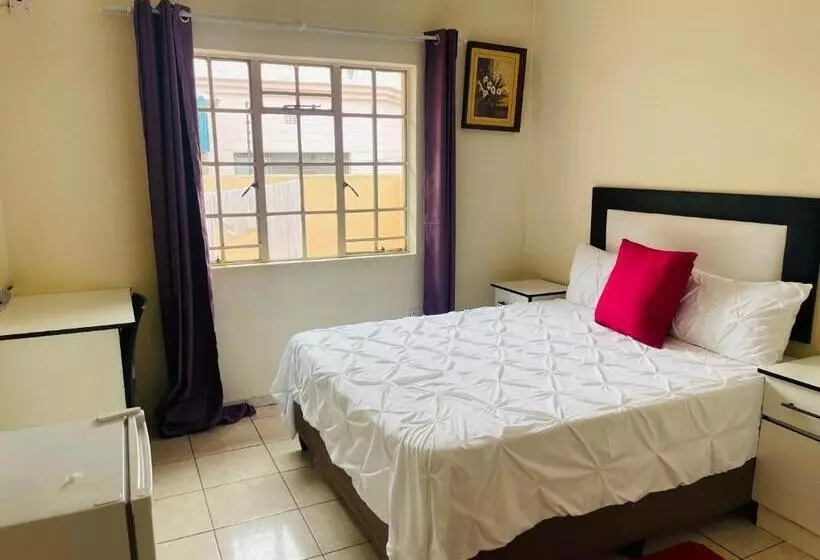 پانسیون Shadi’s Classic Guest House