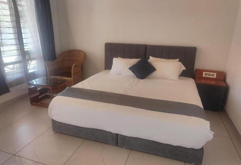 Resort The Royal Island