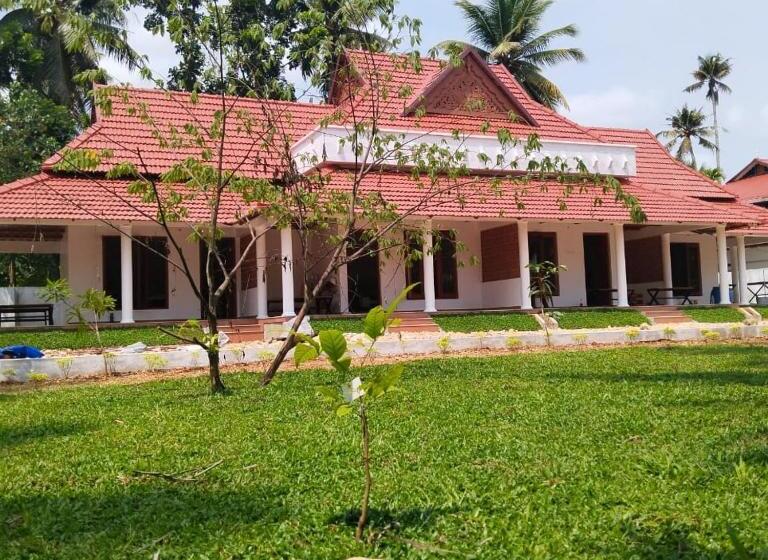 Resort The Royal Island