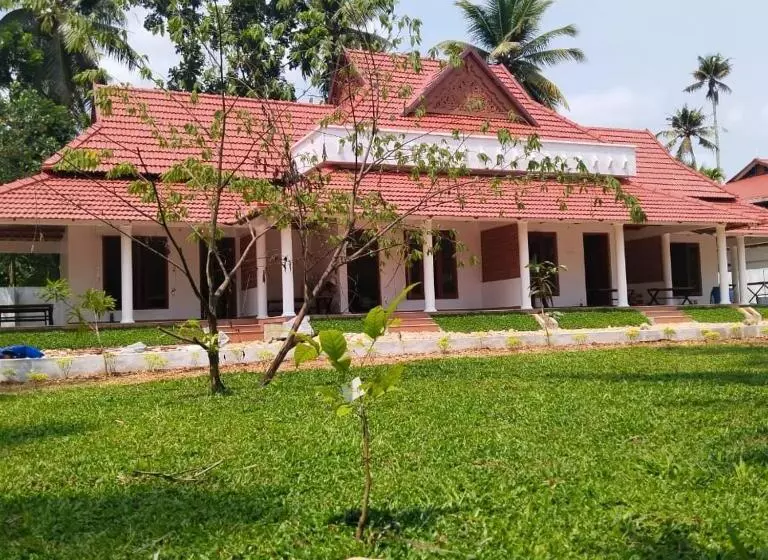 Lomakeskus The Royal Island