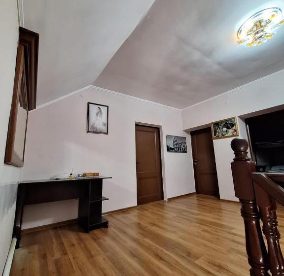 هاستل шах хостел халал