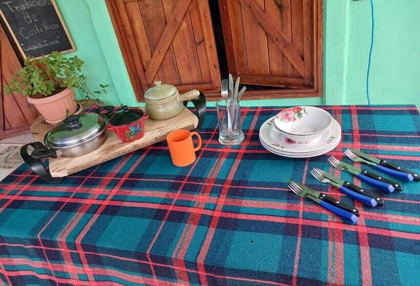 هاستل Hone Sweet Hone