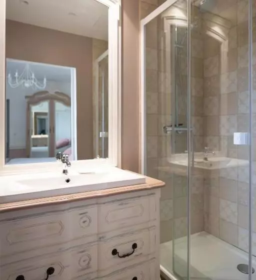 Aamiaismajoitus (B&B) Domaine Benester   Chambre Léonie   4 épis