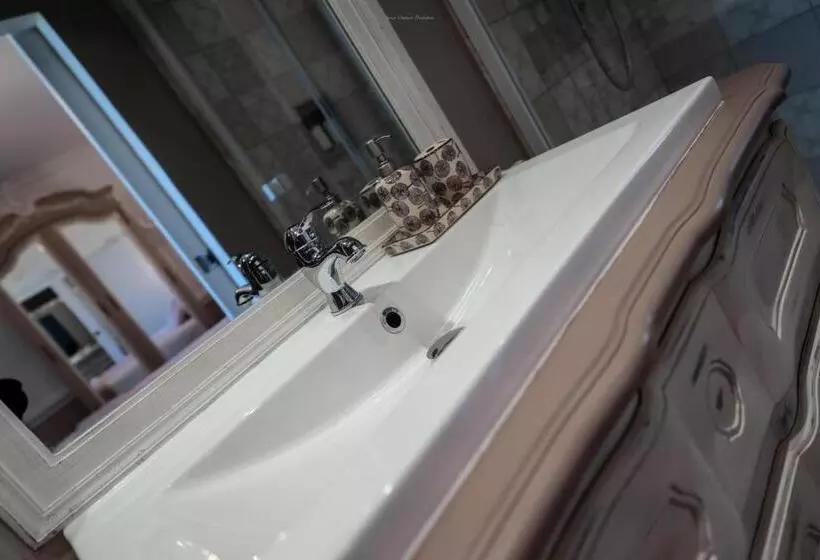 Aamiaismajoitus (B&B) Domaine Benester   Chambre Léonie   4 épis