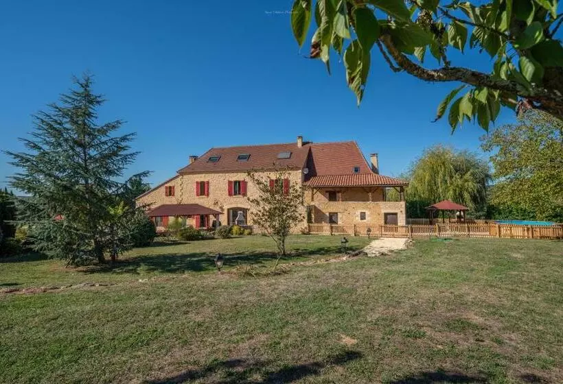 Aamiaismajoitus (B&B) Domaine Benester   Chambre Léonie   4 épis