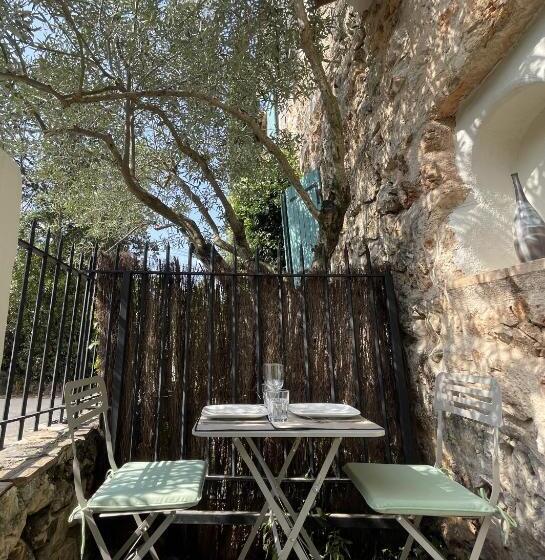 تختخواب و صبحانه Villa Canzomy