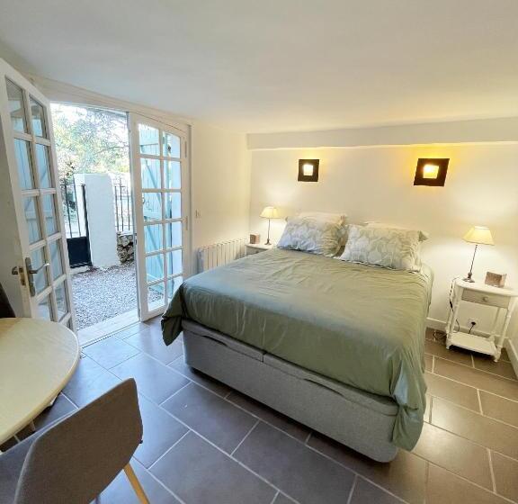 تختخواب و صبحانه Villa Canzomy