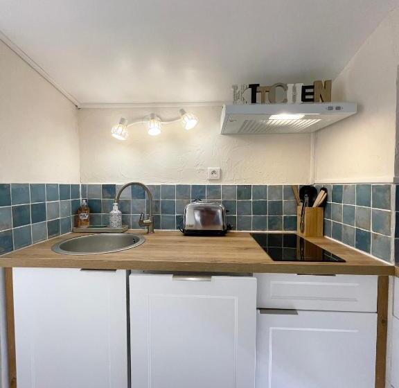 تختخواب و صبحانه Villa Canzomy