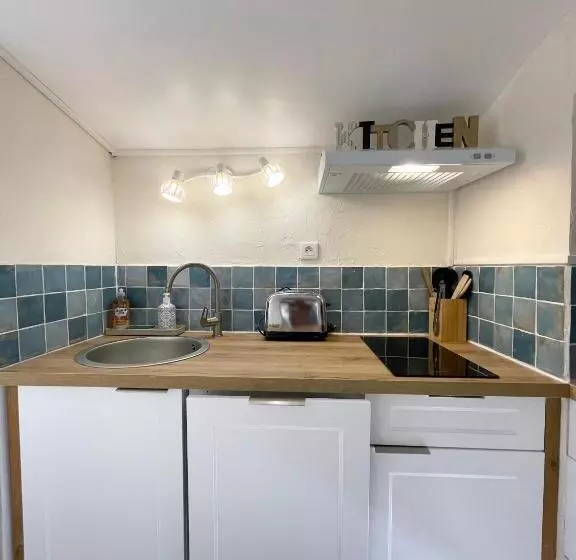 Aamiaismajoitus (B&B) Villa Canzomy